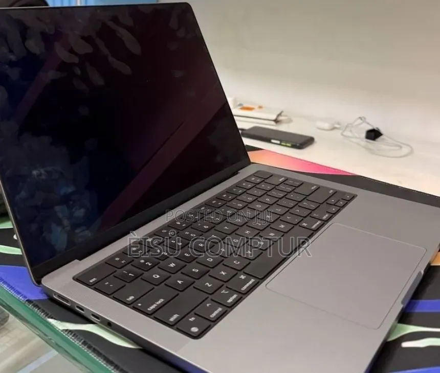 New Laptop Apple MacBook Pro 2023 M3 8GB Apple M3 Pro SSD 512GB