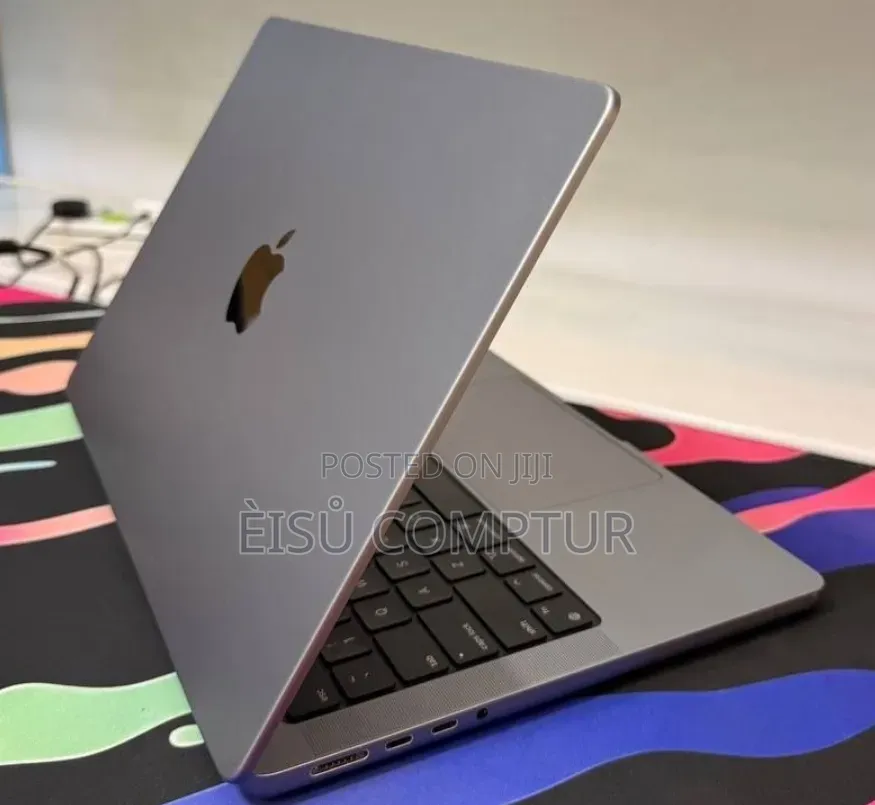 New Laptop Apple MacBook Pro 2023 M3 8GB Apple M3 Pro SSD 512GB