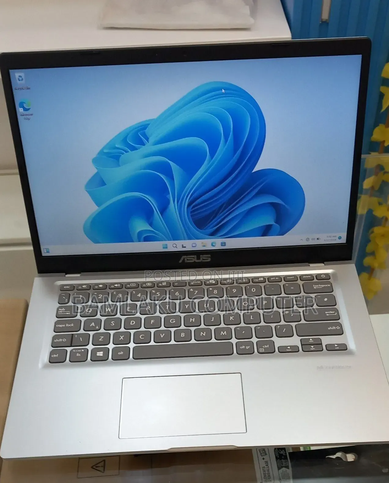 New Laptop Asus Vivobook 14 8GB Intel Atom SSD 256GB