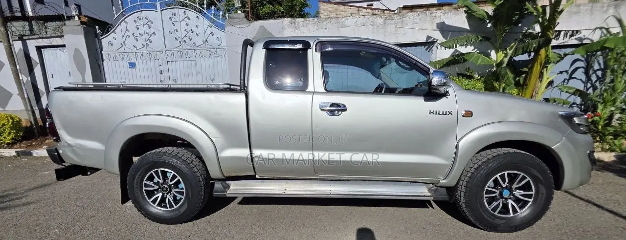 Toyota Hilux 3.0 D-4D 4x4 2013 Gray