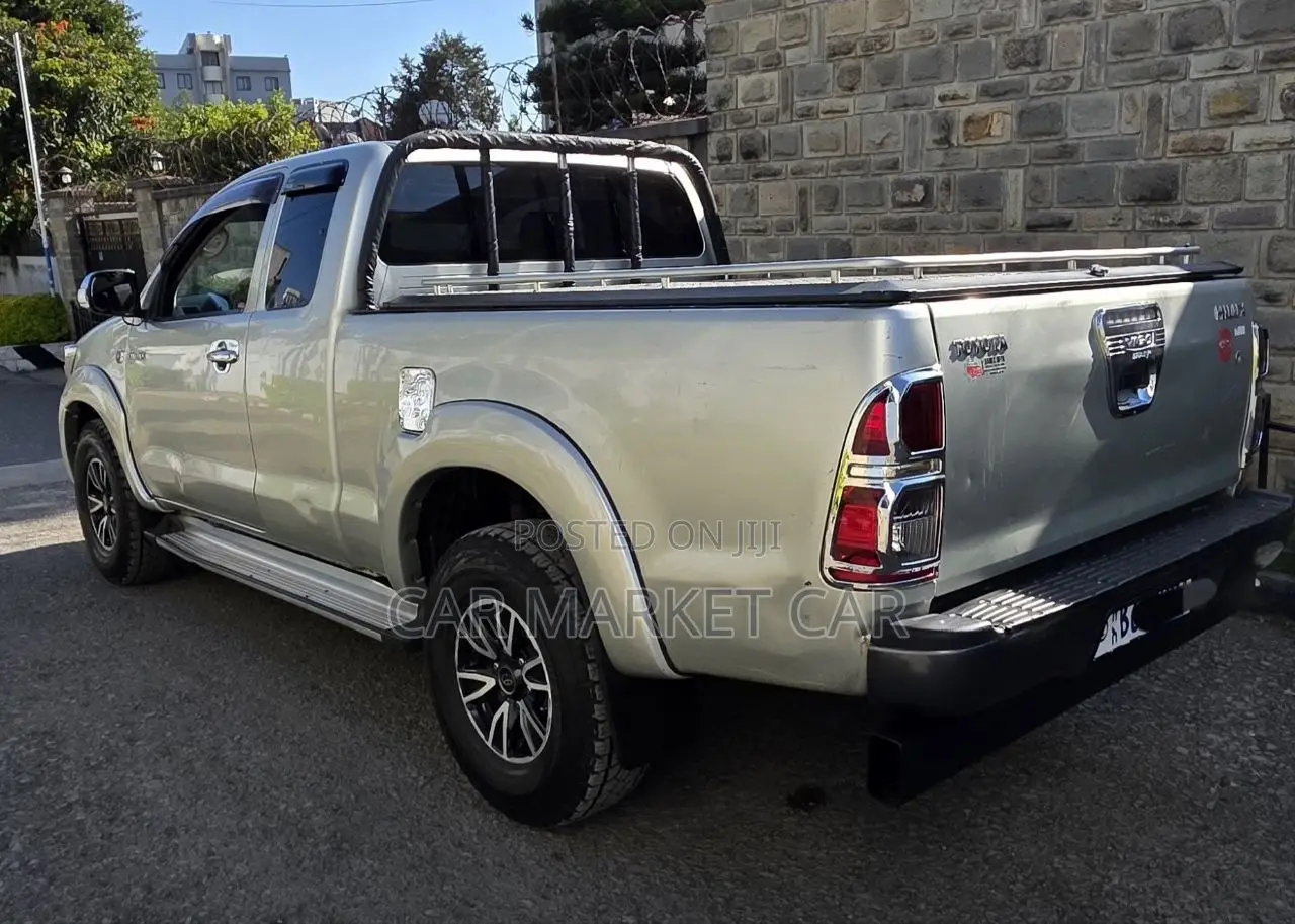 Toyota Hilux 3.0 D-4D 4x4 2013 Gray