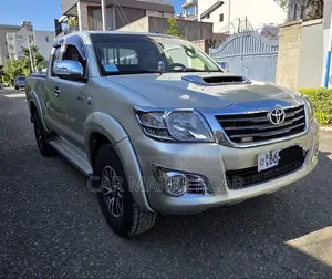 Toyota Hilux 3.0 D-4D 4x4 2013 Gray