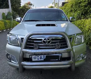 Toyota Hilux SR 2013 Gold