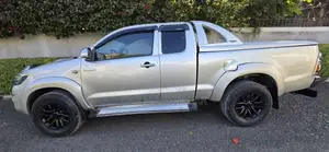 Toyota Hilux SR 2013 Gold