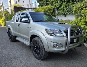 Toyota Hilux SR 2013 Gold