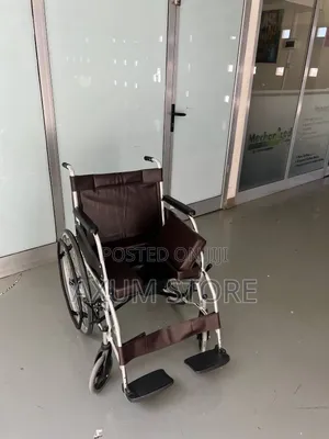 ምቹ ማንዋል ዊልቸር ከኮማድ ጋር — Comfortable Manual Wheelchair With Commode