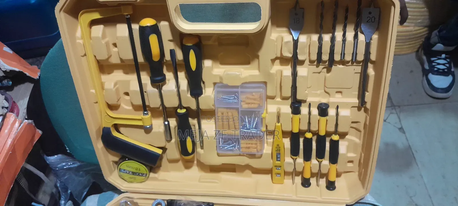 DEWALT Full Accessories Charger Drill