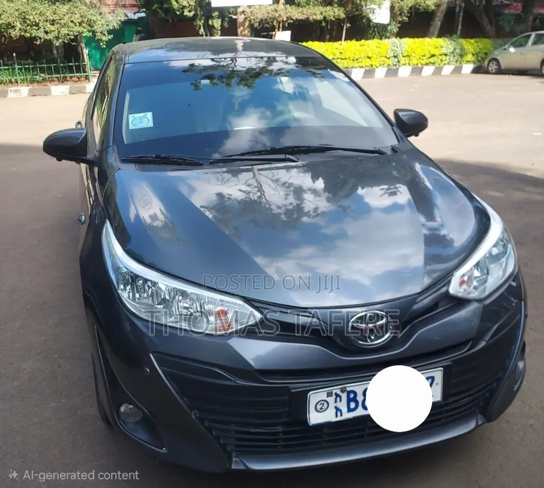 Toyota Yaris 2021 Gray