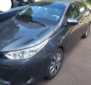 Toyota Yaris 2021 Gray