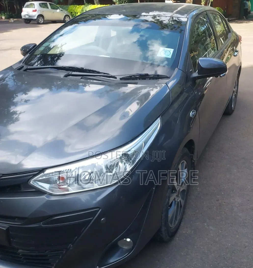 Toyota Yaris 2021 Gray