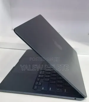 New Laptop Apple MacBook Air 2022 M2 8GB Apple M2 SSD 256GB