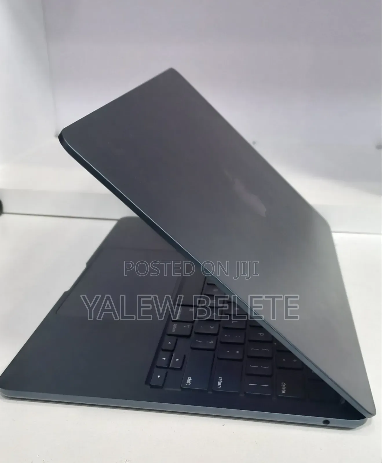 New Laptop Apple MacBook Air 2022 M2 8GB Apple M2 SSD 256GB