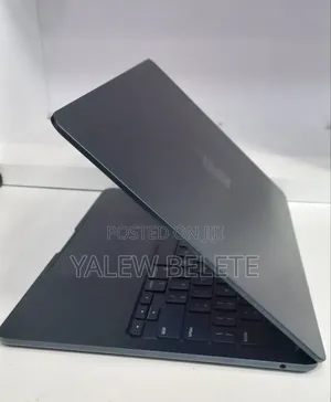 New Laptop Apple MacBook Air 2022 M2 8GB Apple M2 SSD 256GB