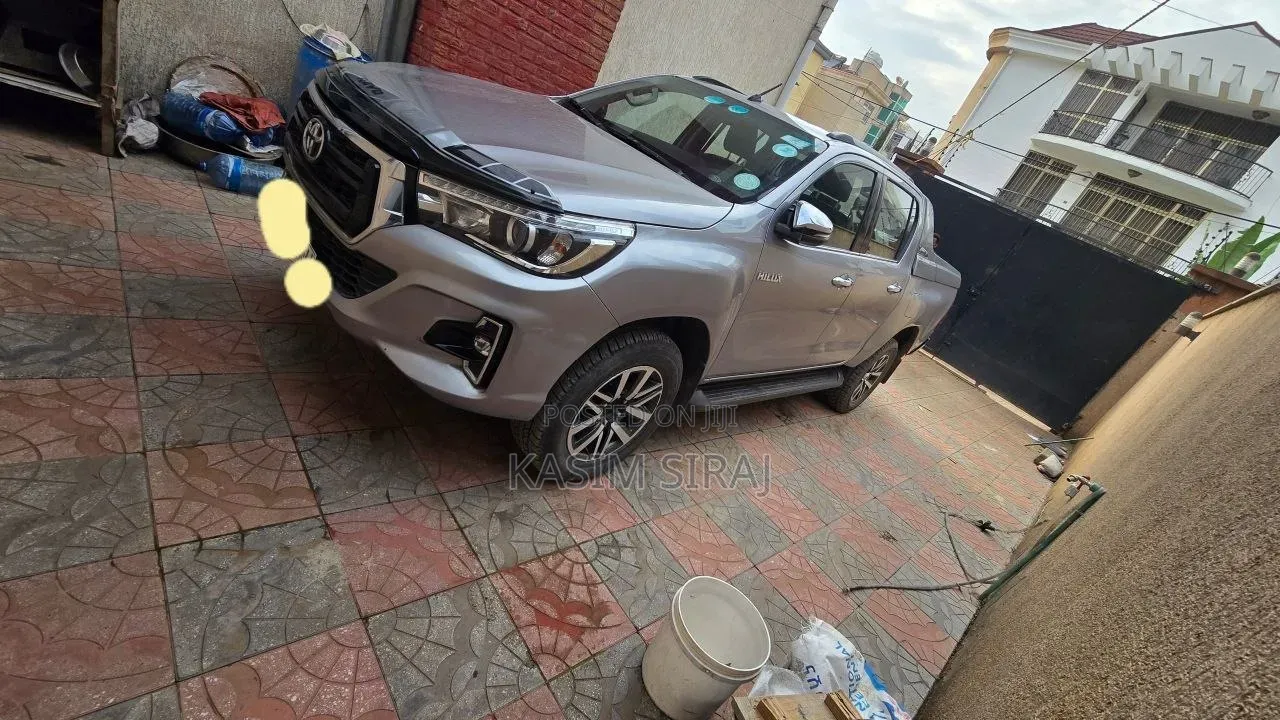 Toyota Hilux Revo Double Cab Deisel 2.4 AWD 2019 Silver