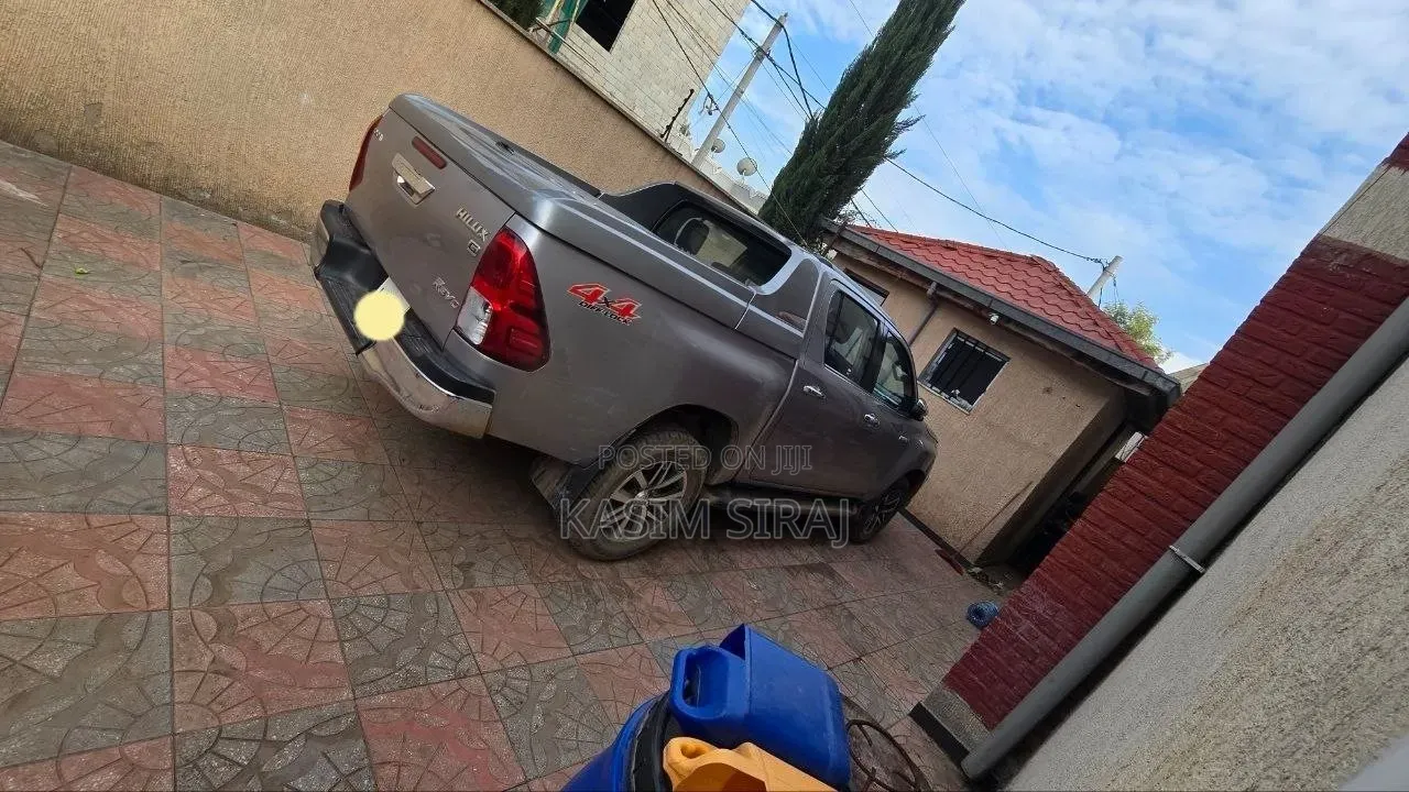 Toyota Hilux Revo Double Cab Deisel 2.4 AWD 2019 Silver