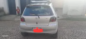 Toyota Vitz 2000 Silver
