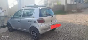 Toyota Vitz 2000 Silver