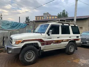 Toyota Land Cruiser 2013 White