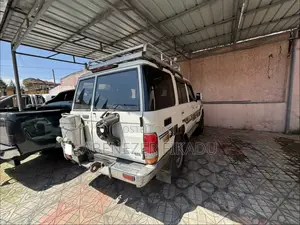 Toyota Land Cruiser 2013 White