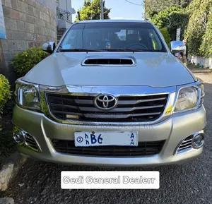 Toyota Hilux 2013 Silver