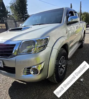 Toyota Hilux 2013 Silver