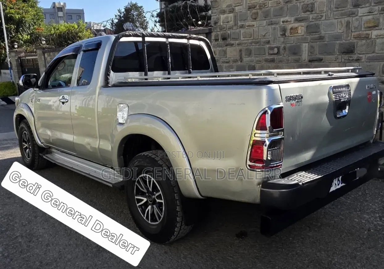 Toyota Hilux 2013 Silver