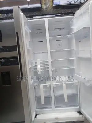 BOSS 640 Liter REFRIGATOR