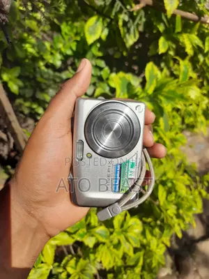Vintage Fujifilm FinePix F60fd Digital Camera. 12.0 Megapixel,