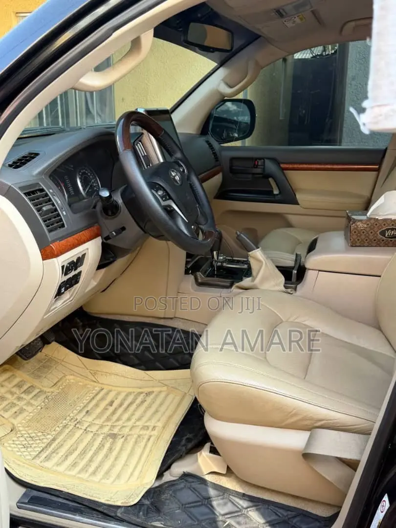Toyota Land Cruiser 2016 Black