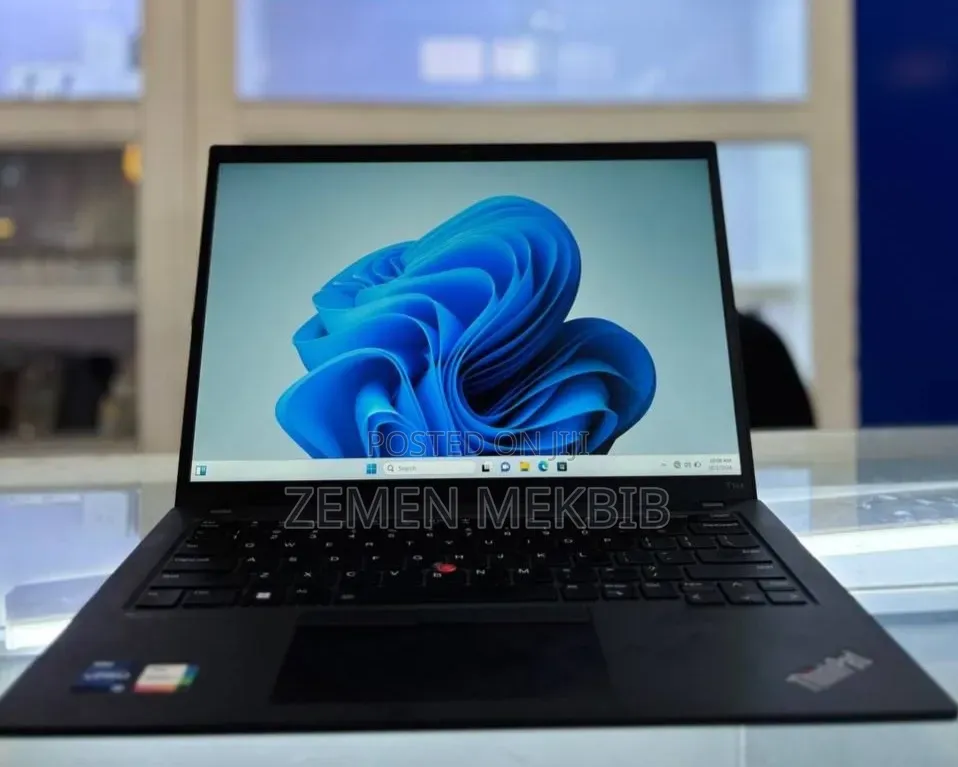 New Laptop Lenovo 16GB AMD Ryzen 7 SSD 512GB