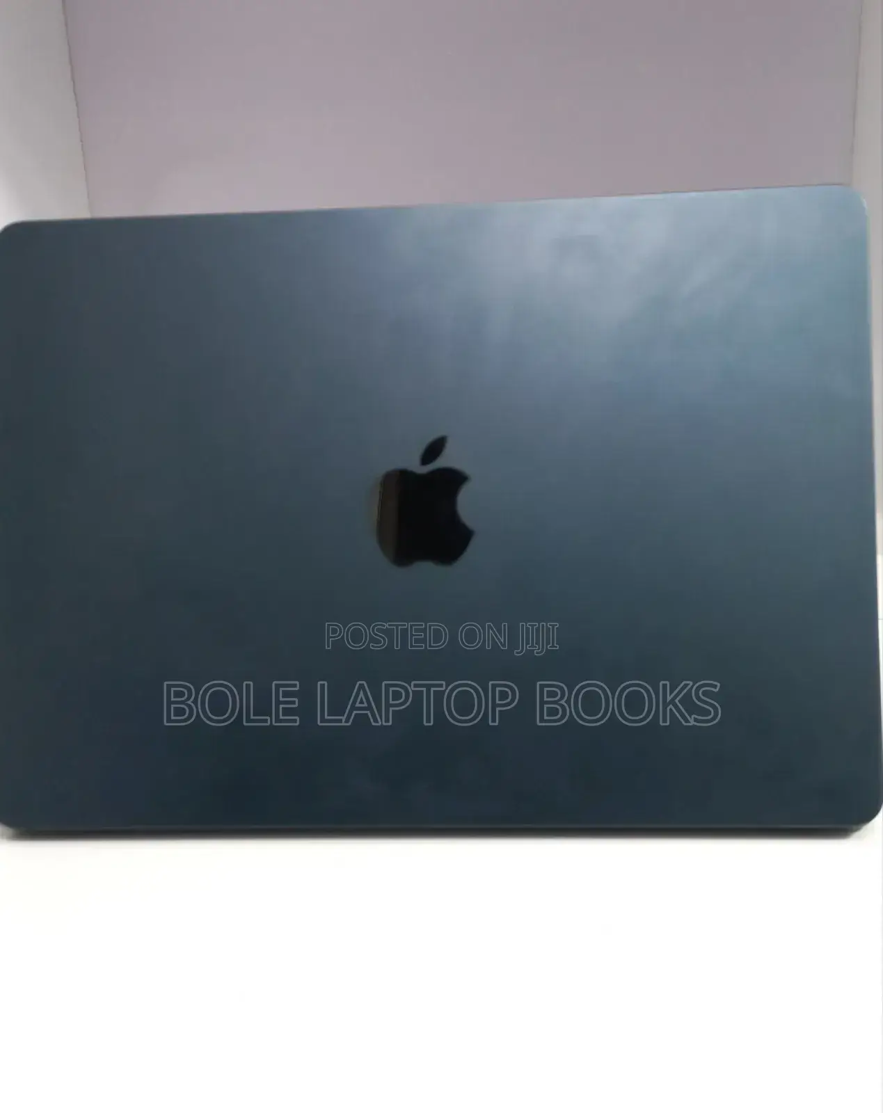 New Laptop Apple MacBook Air 2022 M2 8GB Intel Core i5 SSD 256GB