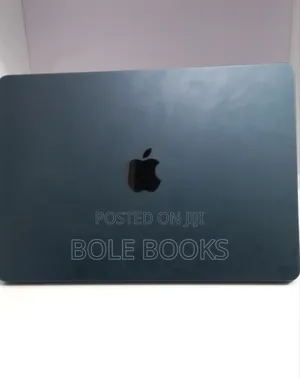 New Laptop Apple MacBook Air 2022 M2 8GB Intel Core i5 SSD 256GB