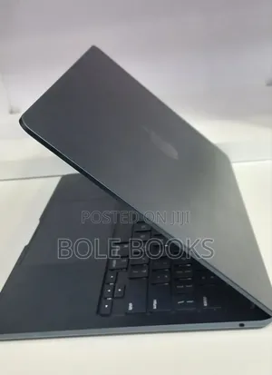 New Laptop Apple MacBook Air 2022 M2 8GB Intel Core i5 SSD 256GB