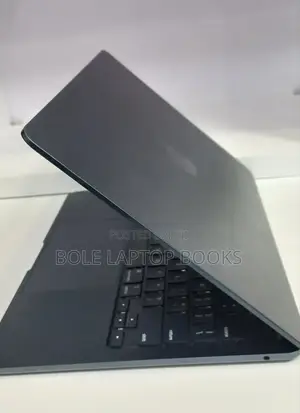 New Laptop Apple MacBook Air 2022 M2 8GB Intel Core i5 SSD 256GB