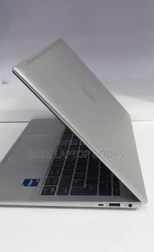 New Laptop HP EliteBook 830 G9 16GB Intel Core i5 SSD 512GB