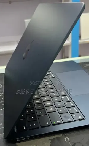 New Laptop Apple MacBook Air 2022 M2 16GB Intel Core M2 SSD 512GB
