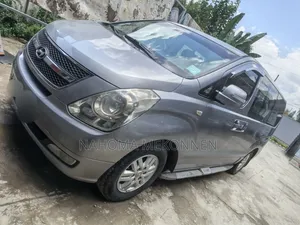 Hyundai H200 2013 Silver