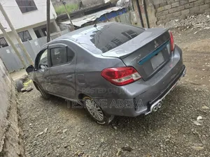 Mitsubishi Attrage 2022 Silver