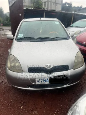 Toyota Vitz 2001 Silver