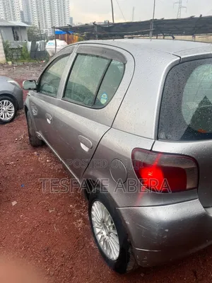 Toyota Vitz 2001 Silver