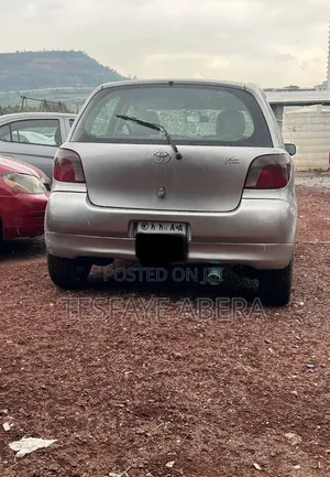 Toyota Vitz 2001 Silver