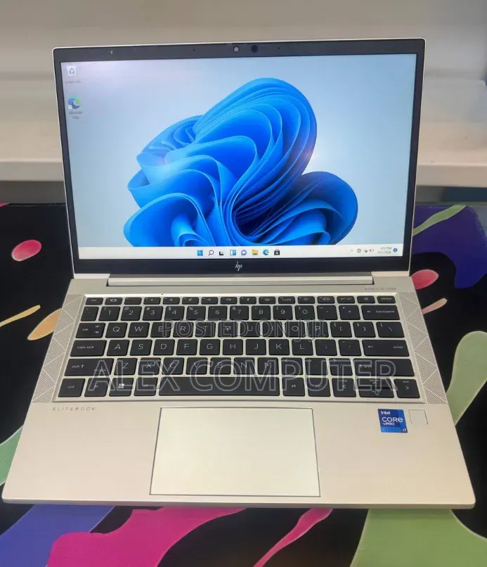 New Laptop HP EliteBook 830 G8 16GB Intel Core i7 SSD 512GB