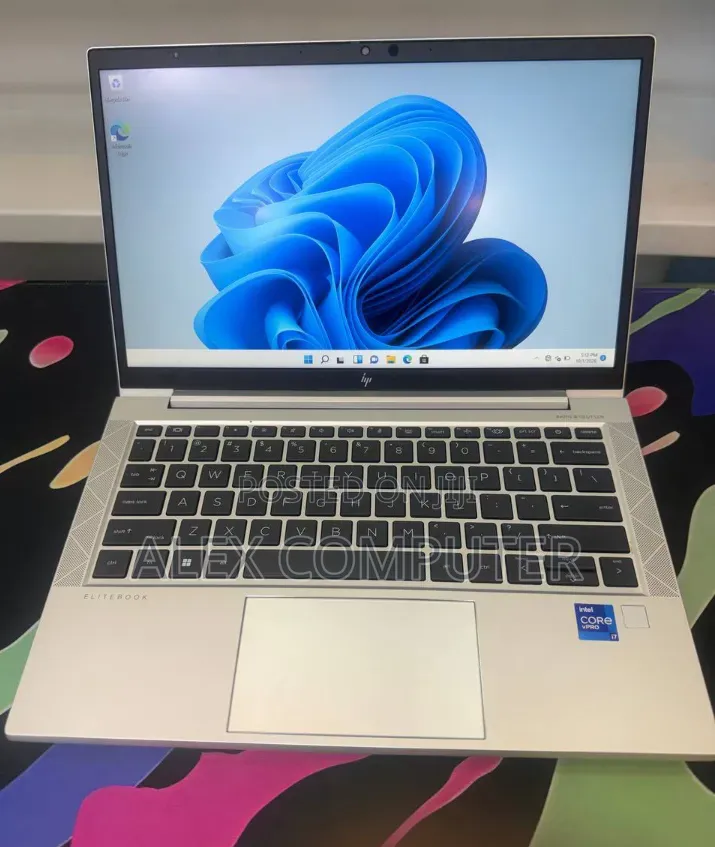 New Laptop HP EliteBook 830 G8 16GB Intel Core i7 SSD 512GB