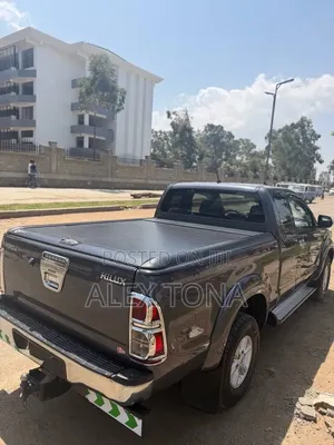 Toyota Hilux 2013 Gray