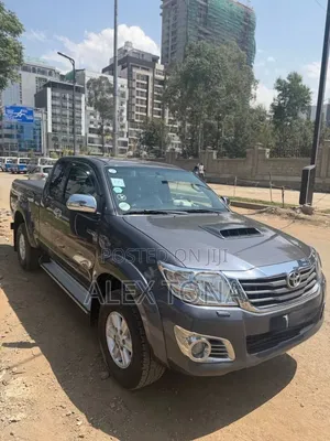 Toyota Hilux 2013 Gray