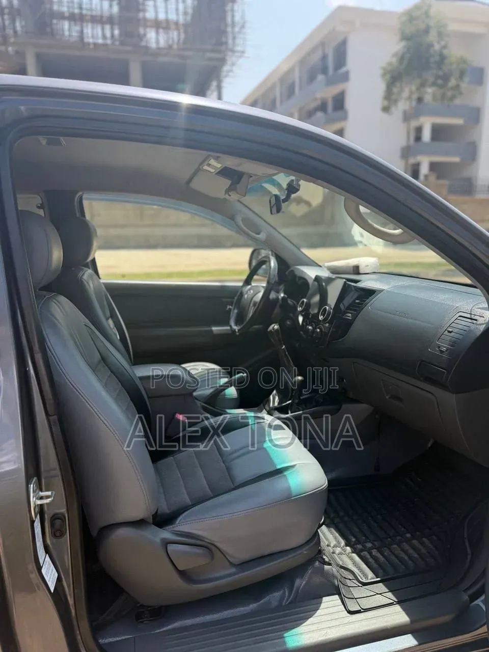 Toyota Hilux 2013 Gray