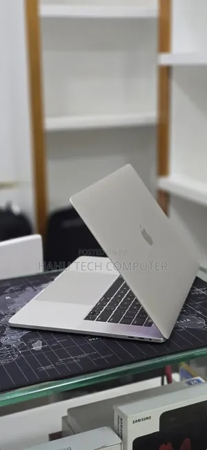 New Laptop Apple MacBook Pro 2017 16GB Intel Core i7 SSD 512GB