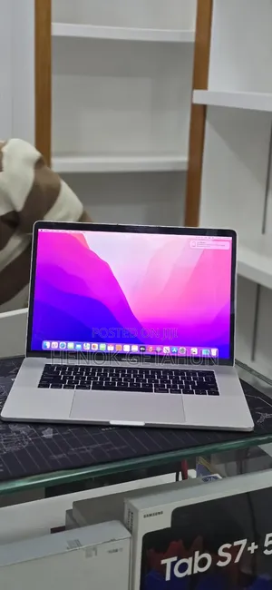 New Laptop Apple MacBook Pro 2017 16GB Intel Core i7 SSD 512GB