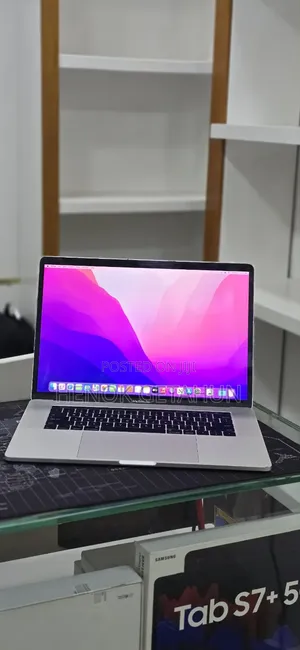 New Laptop Apple MacBook Pro 2017 16GB Intel Core i7 SSD 512GB