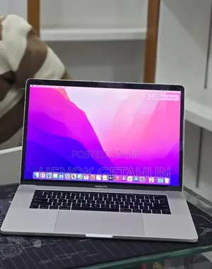 New Laptop Apple MacBook Pro 2017 16GB Intel Core i7 SSD 512GB